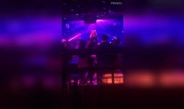 酒吧视频,酒吧里的激情瞬间